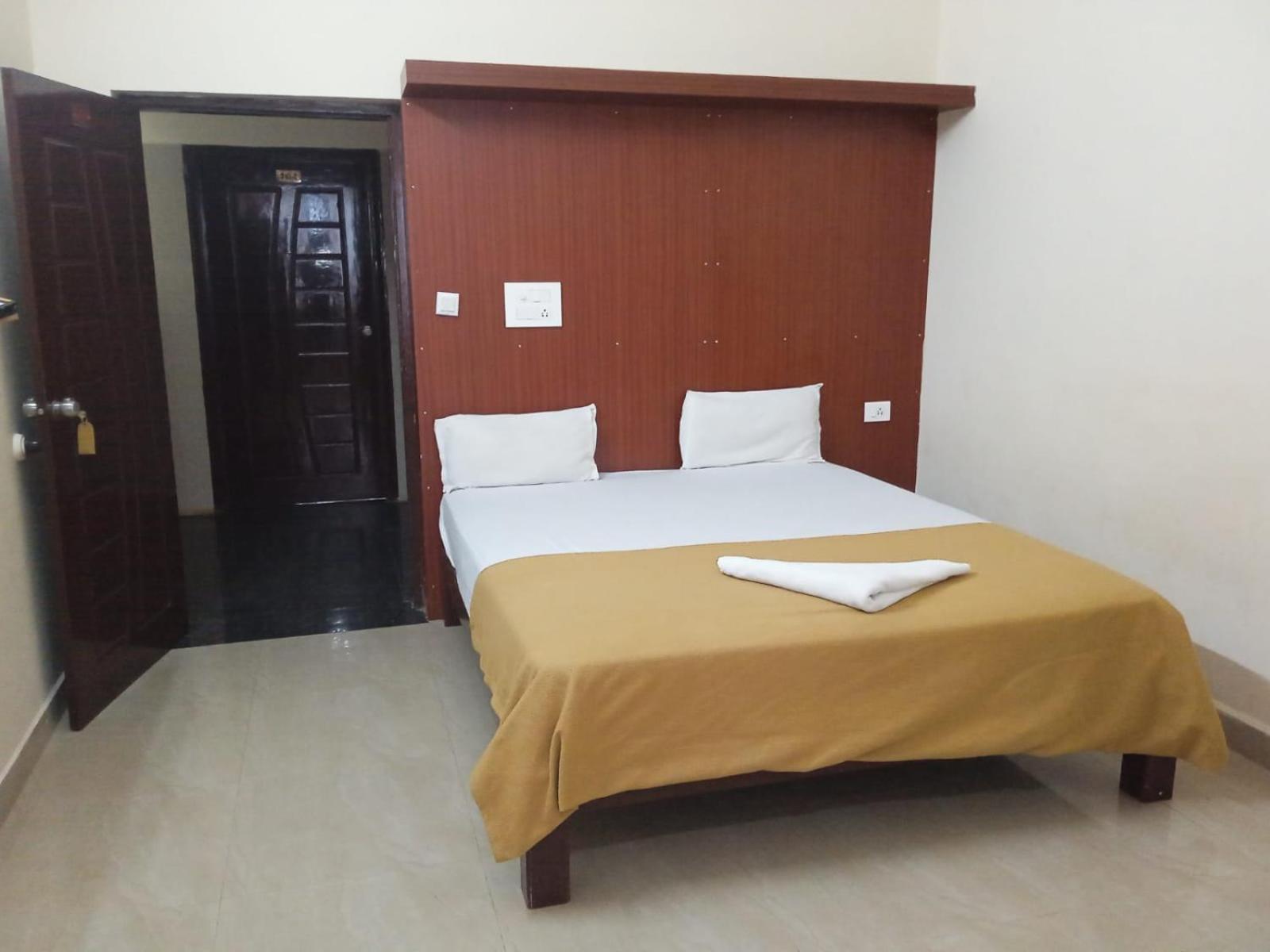 Grand Jp Inn Near 2 Km From Gundlupet Bus Stand Екстер'єр фото