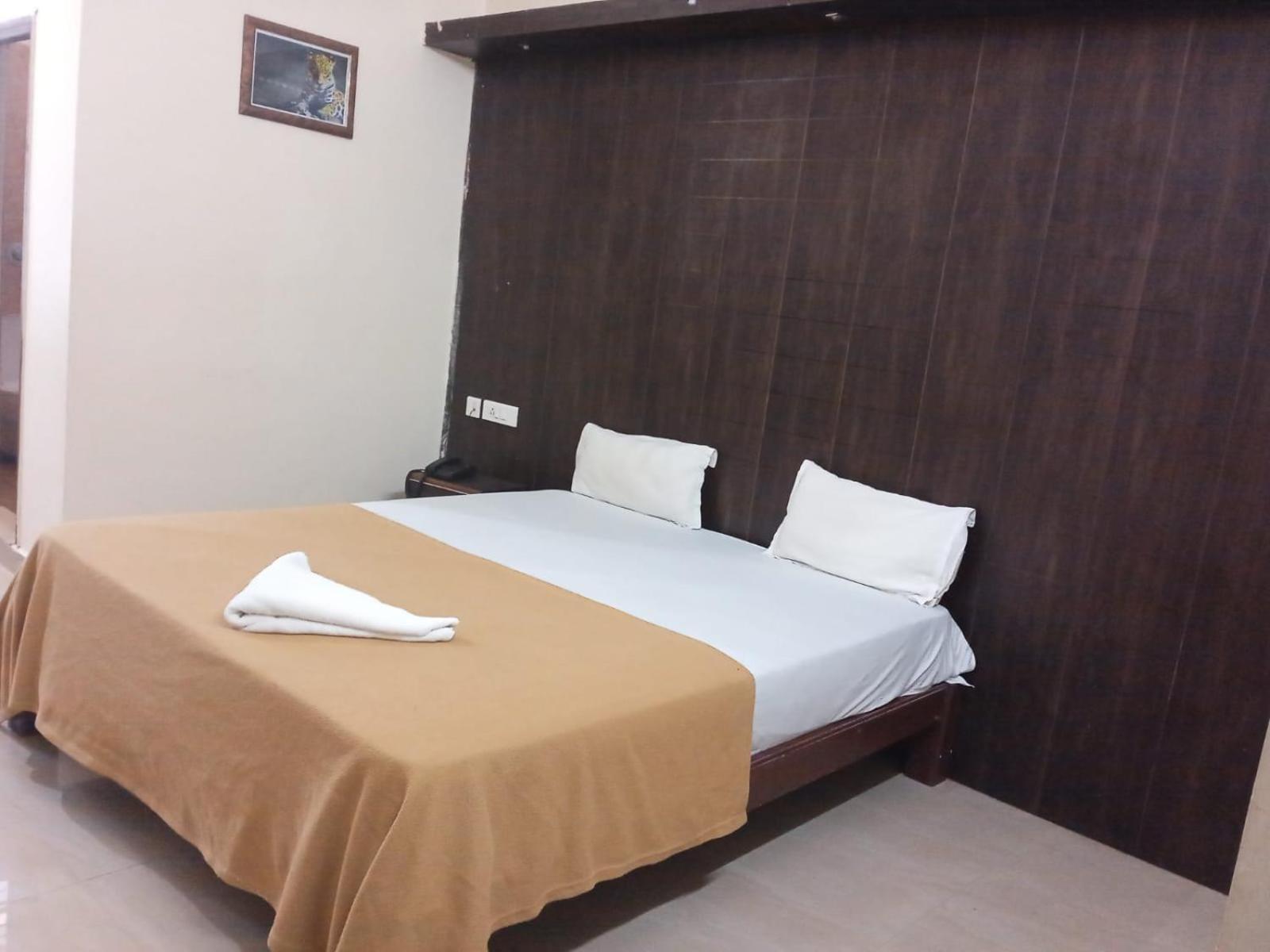 Grand Jp Inn Near 2 Km From Gundlupet Bus Stand Екстер'єр фото